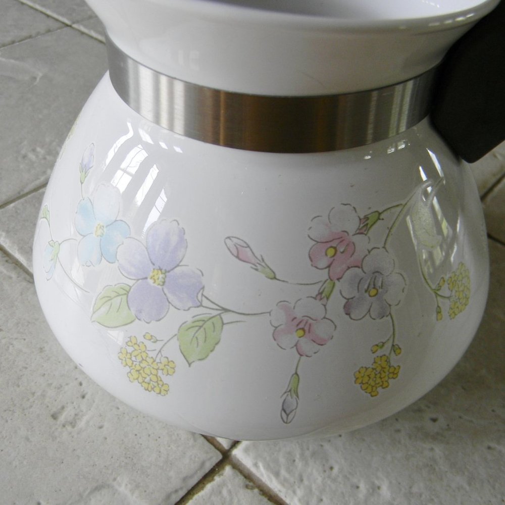 COPY - Vintage Corning Ware P104 6 Cup Wildflower Tea Pot, White Color, Lid